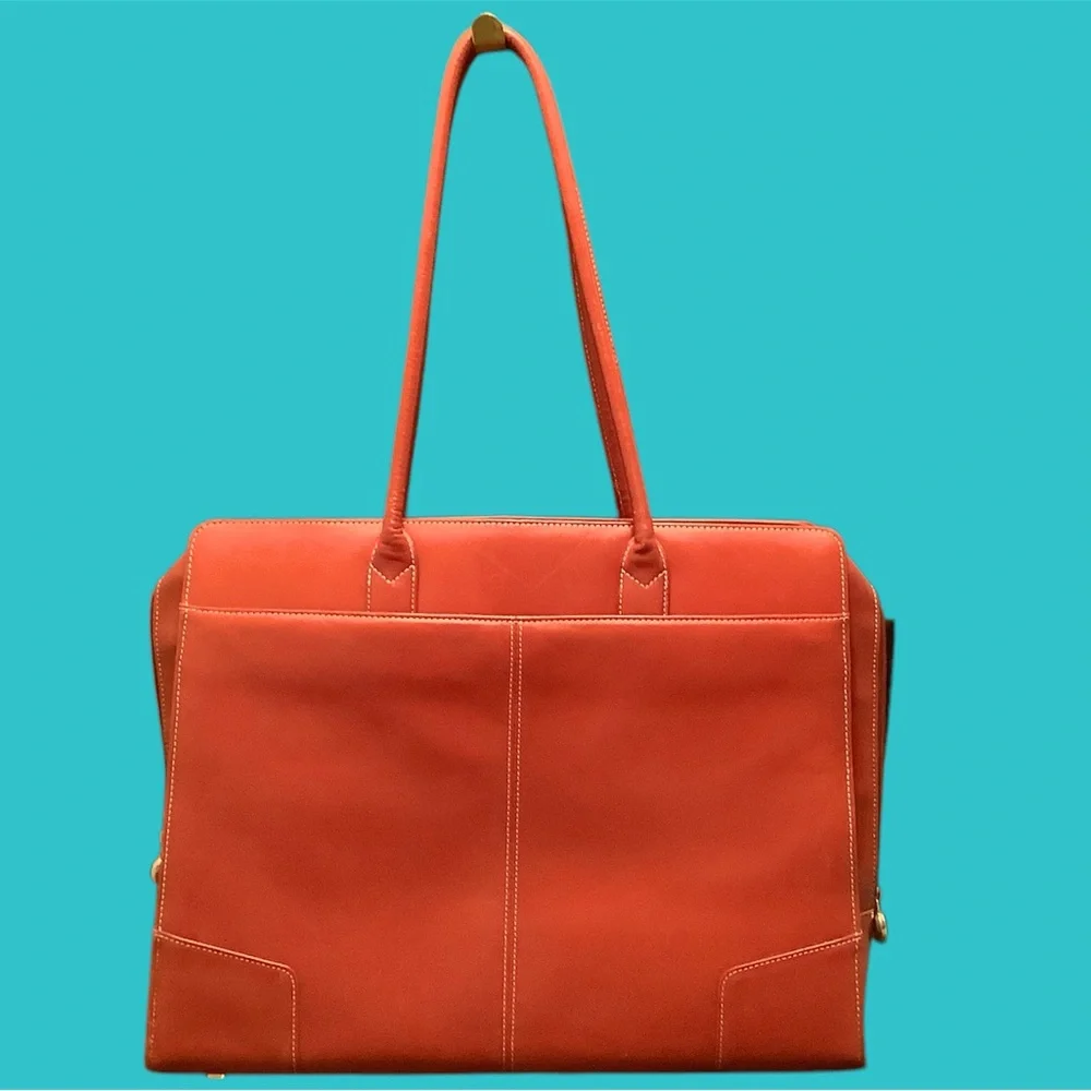 Targus introduces Jackie, a classic tote, attractive & loaded w/great features.